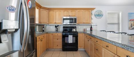 Fridge, oven, stovetop, dishwasher