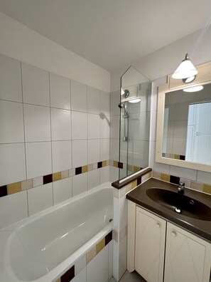 Bathtub