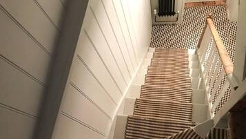 Apartment, 1 Queen Bed | Staircase