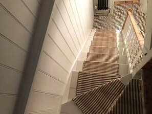 Apartment, 1 Queen Bed | Staircase