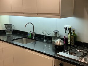 Apartment, 1 Queen Bed | Private kitchen | Fridge, microwave, oven, stovetop - Charming Luxury Holiday Stay in Beautful Location (London)