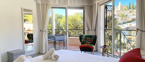 2 dormitorios, tabla de planchar con plancha, wifi gratis y ropa de cama