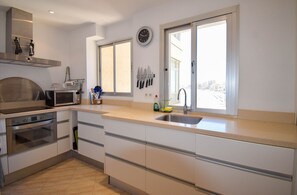 Frigorifero, microonde, forno, lavastoviglie