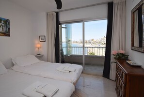 2 bedrooms, in-room safe, iron/ironing board, free WiFi
