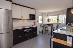 Fridge, microwave, oven, dishwasher
