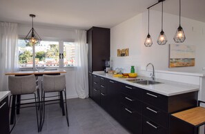 Réfrigérateur, micro-ondes, four, lave-vaisselle