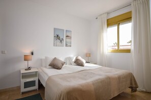 3 slaapkamers, een strijkplank/strijkijzer, gratis wifi