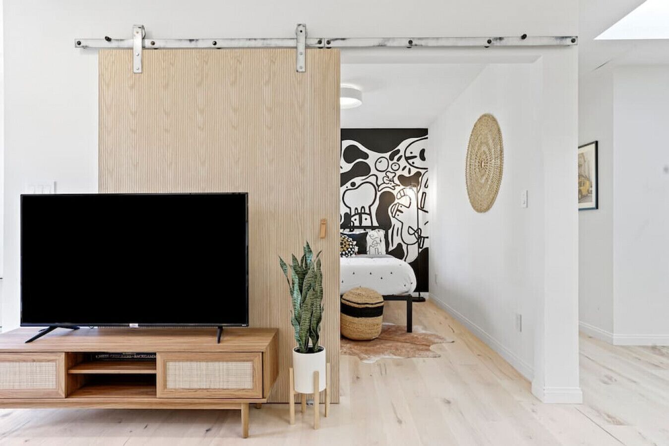 2 bedrooms, desk, iron/ironing board, travel crib