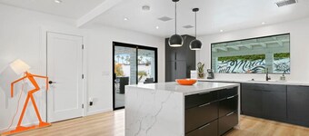 The Oasis: HUGE Heated Pool, Hot Tub, Palm Springs