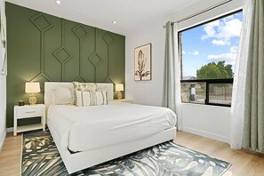 3 bedrooms, desk, iron/ironing board, travel crib