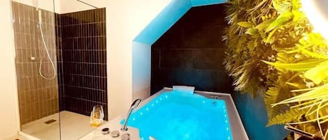 Baignoire, séchoir à cheveux