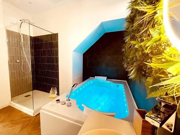 Baignoire, séchoir à cheveux