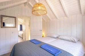 2 bedrooms, in-room safe, desk, iron/ironing board - Top location! Next to the lighthouse, beach 50m SAND (Egmond aan Zee)
