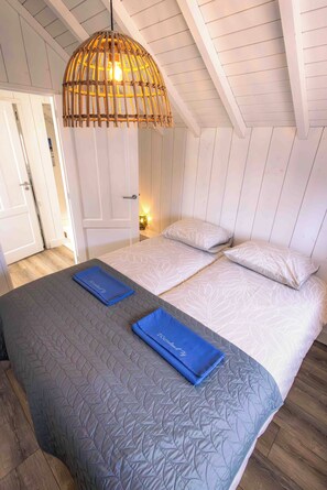 2 Schlafzimmer, Zimmersafe, Schreibtisch, Bügeleisen/Bügelbrett