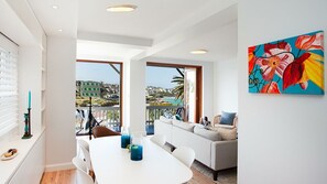 Interior - Barefoot in Bronte IH (Bronte)