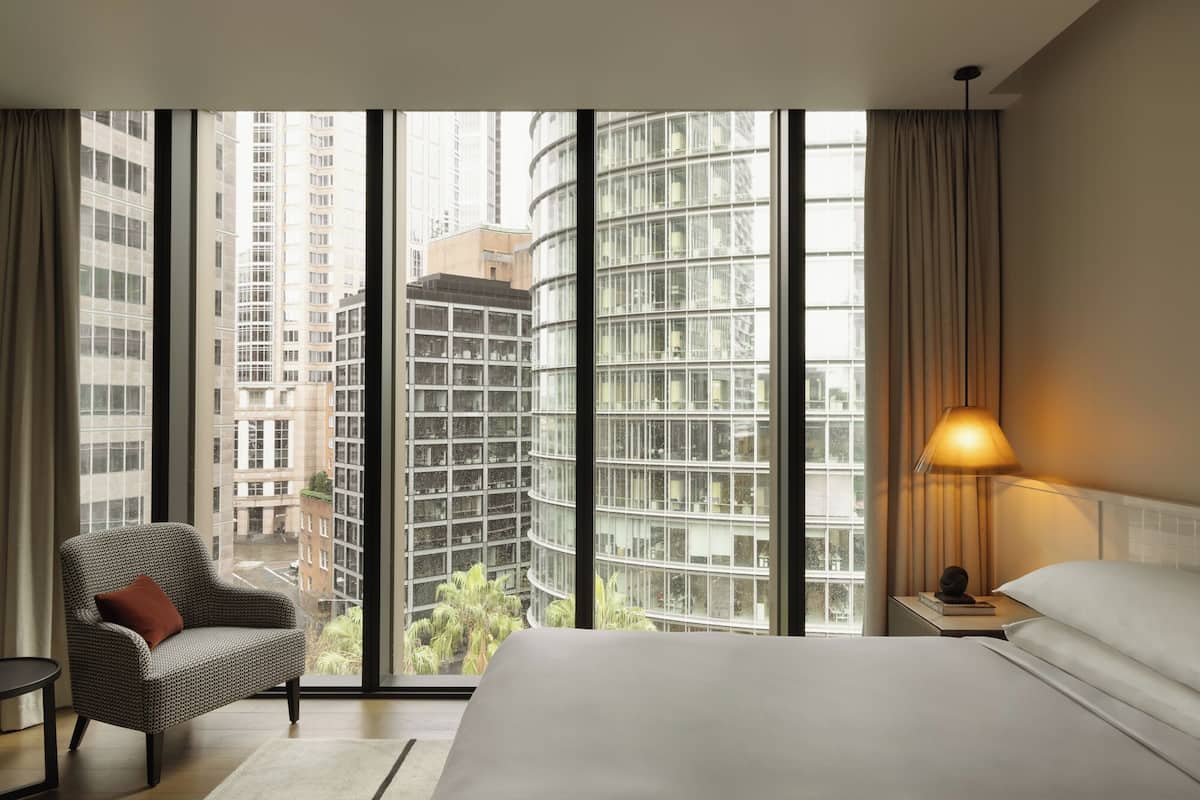 套房, 1 張特大雙人床 (Skyline) | 意大利 Frette 床單、高級寢具、羽絨被、特厚豪華床墊