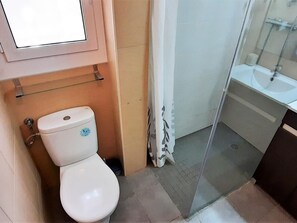 Bathroom - Apartment in Llançà with large terrace, pets allowed, near the beach (Llançà)