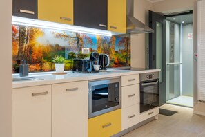 Leilighet – superior | Eget kjøkken | Kjøleskap, mikrobølgeovn, ovn og oppvaskmaskin