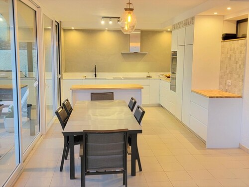 Family house with private pool, pets allowed, near the beach in Llançà