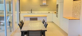 Family house with private pool, pets allowed, near the beach in Llançà