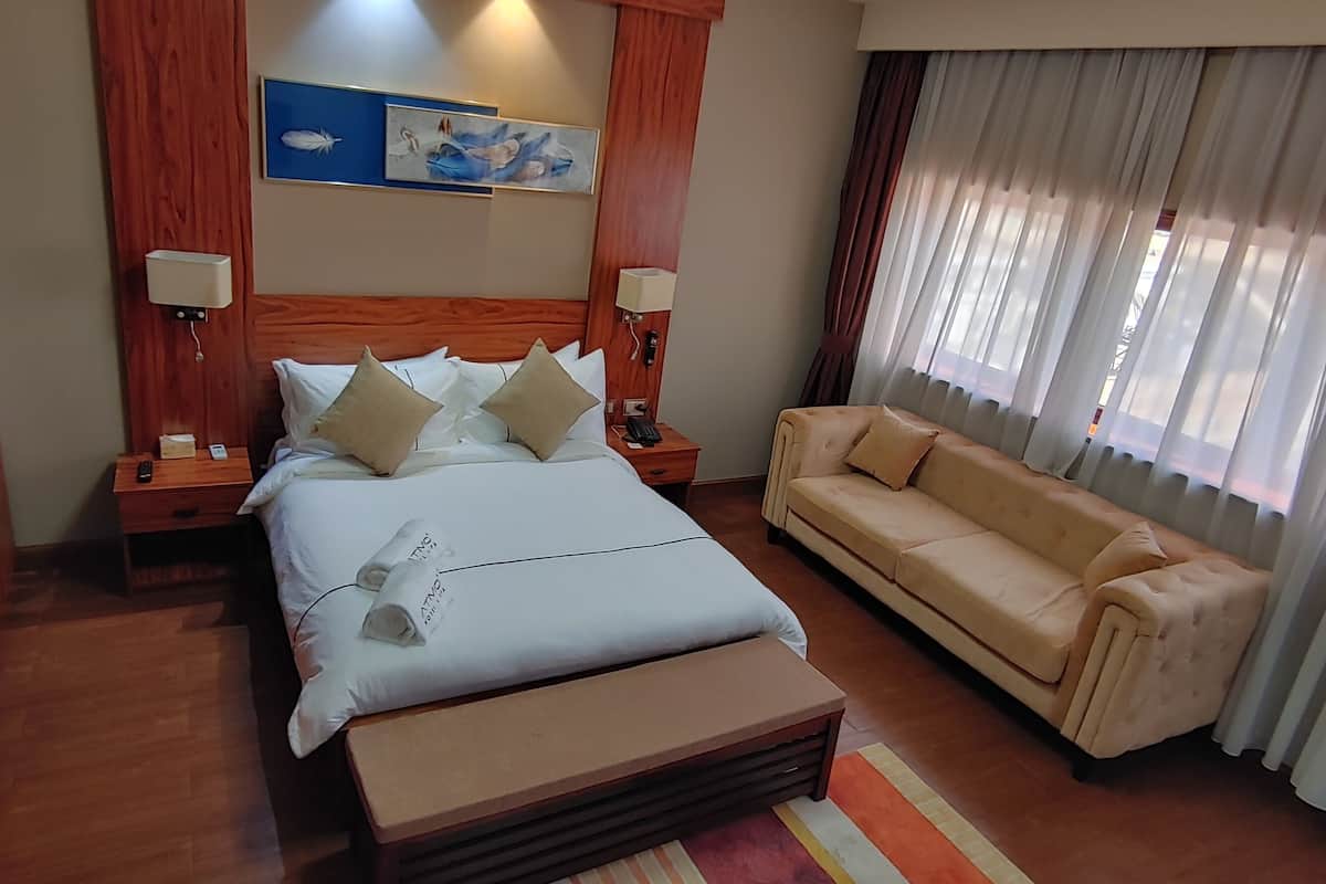 Comfort Suite | 1 bedroom, Select Comfort beds, minibar, laptop workspace