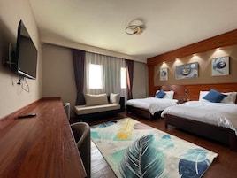 Colchones Select Comfort, minibar y espacio para trabajar con laptop 