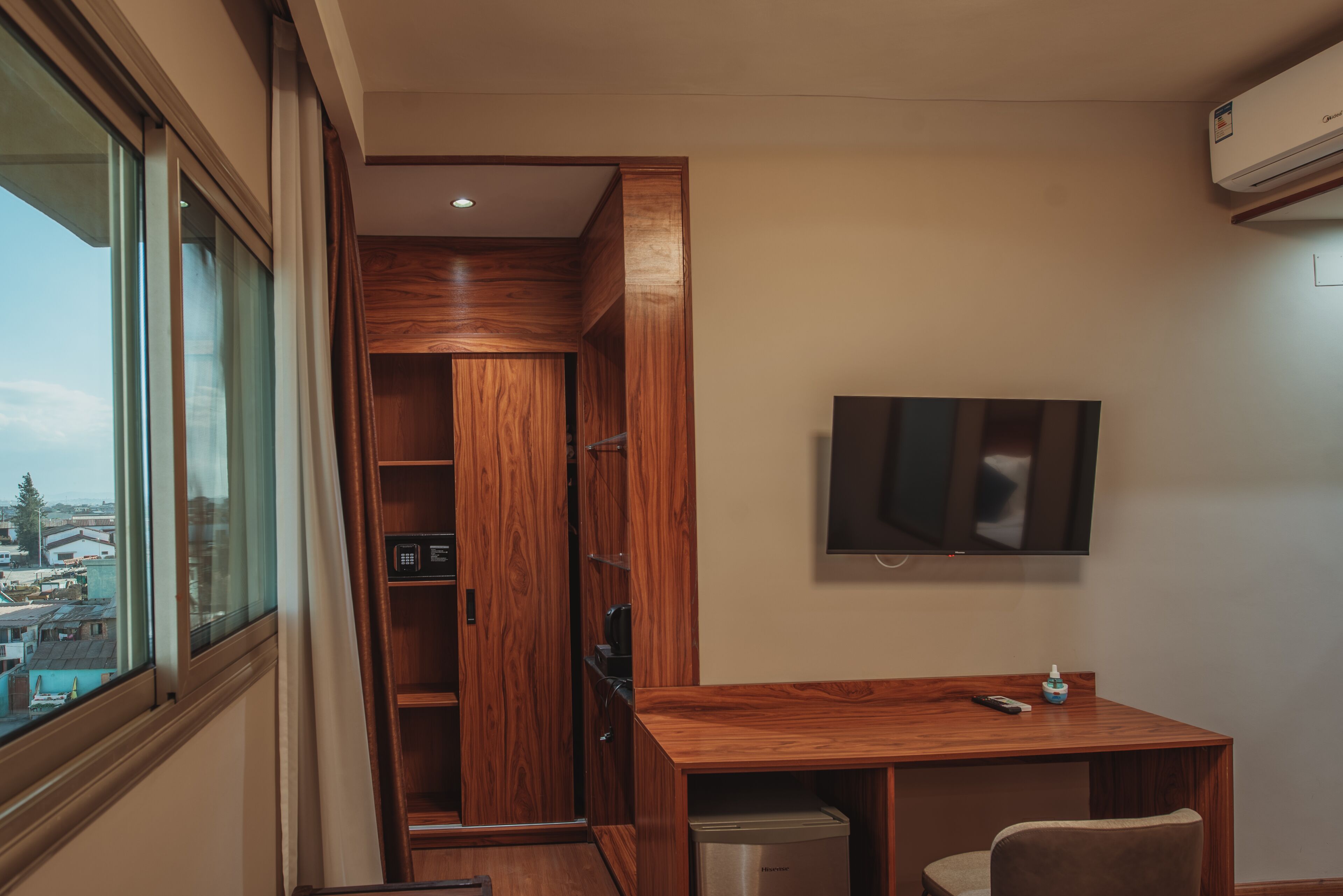 comfort twin room | 1 bedroom, select comfort beds, minibar, laptop workspace