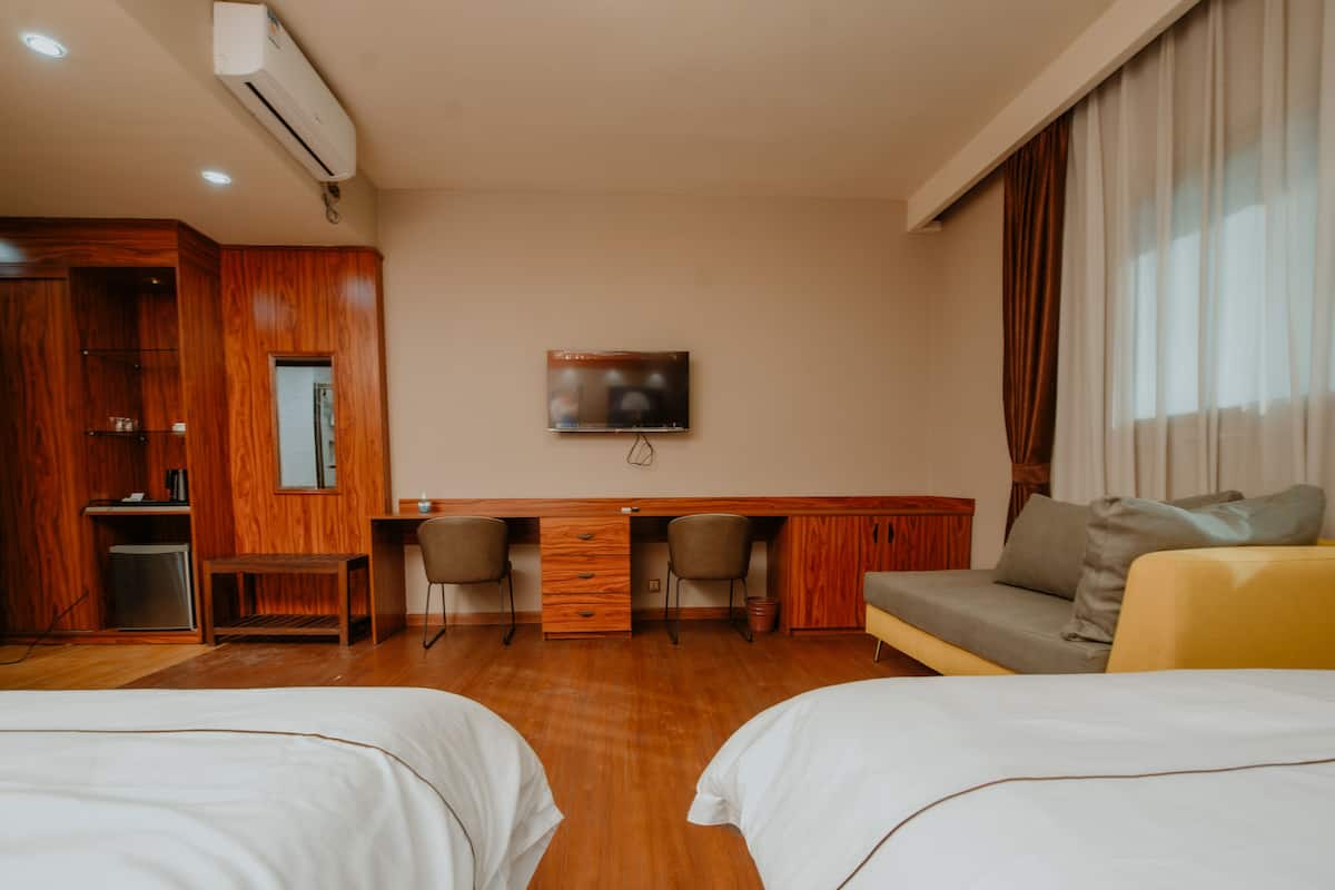 1 bedroom, Select Comfort beds, minibar, laptop workspace
