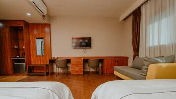 1 bedroom, Select Comfort beds, minibar, laptop workspace