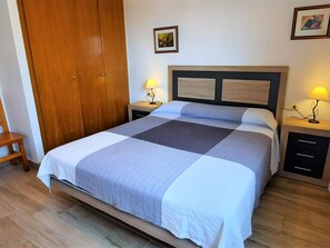 3 bedrooms, free WiFi - Apartment in Llançà with private pool, WiFi, parking and pets allowed (Llançà)