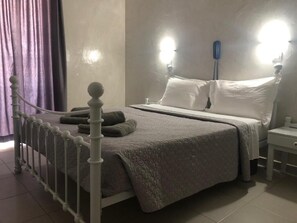 Basic Double or Twin Room | In-room safe, blackout drapes, soundproofing, free WiFi