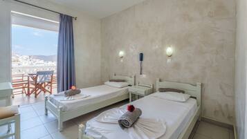 Kamar Double atau Twin Basic | Brankas, tirai kedap cahaya, kedap suara, dan Wi-Fi gratis