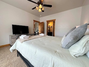 3 bedrooms, free WiFi, bed sheets - Modern Mountain Family Condo Near Grand Targhee + Driggs (Driggs)