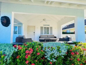 Terrace/patio - OCHO RIOS, BEACH/POOL, FULLY A/C, GATED 24hr Security, SLEEP 6 (Priory)