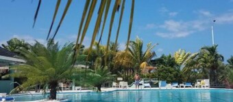 OCHO RIOS, BEACH/POOL, FULLY A/C, GATED 24hr Security, SLEEP 6