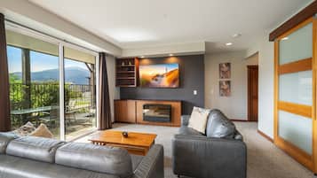 Smart TV, chimenea, videojuegos y reproductor de DVD