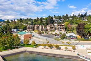 Exterior - Stunning Poolside Condo - Wineries - Lake - Marina (Manson)