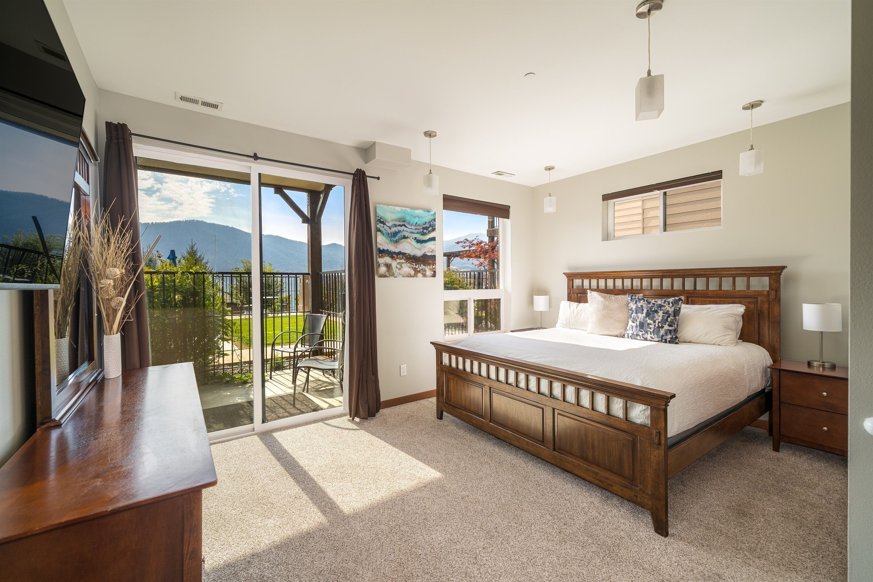 3 slaapkamers, een strijkplank/strijkijzer, reisbedje, gratis wifi