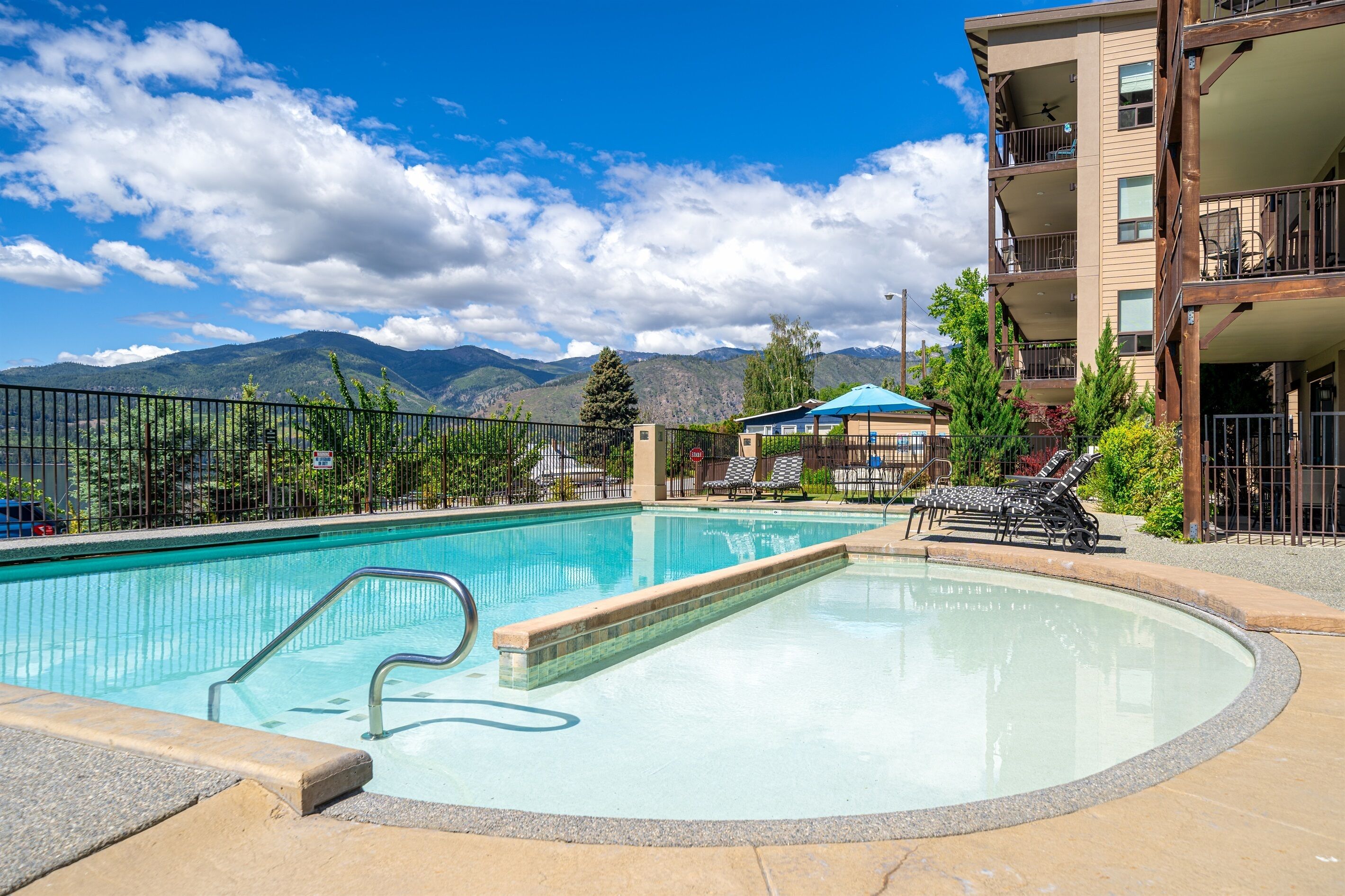 Stunning Poolside Condo - Wineries - Lake - Marina
