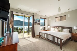 3 bedrooms, iron/ironing board, travel crib, free WiFi