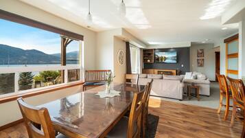 Smart TV, fireplace, DVD player