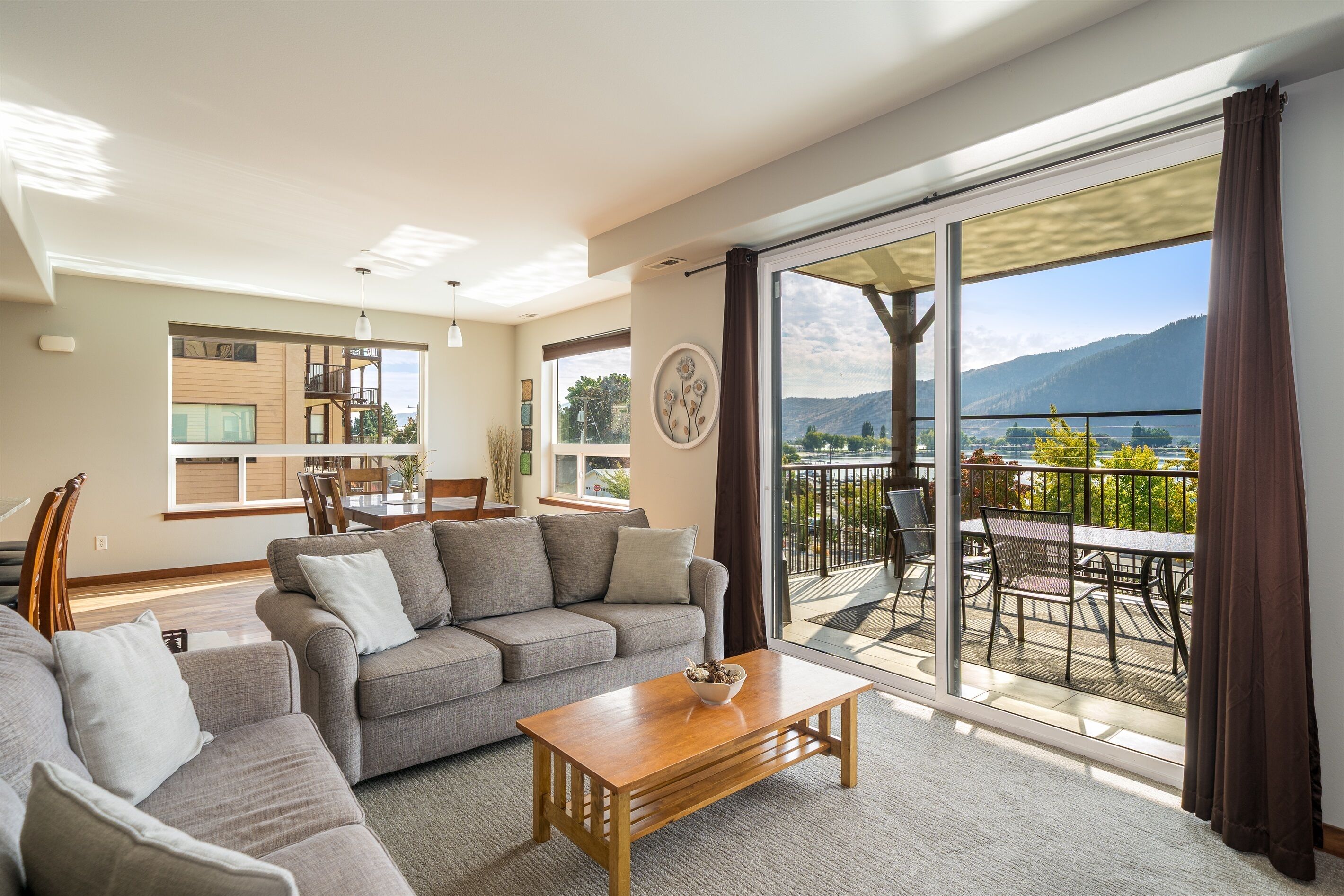 Téléviseur connecté, foyer, lecteur de DVD