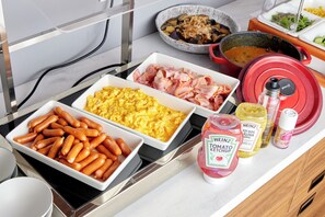 Tägliches Frühstücksbuffet gegen Gebühr