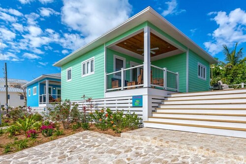 Curly Tail Cottage - Guana Cay, in the Settlement