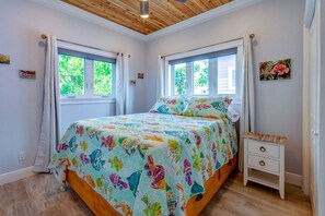 2 bedrooms, WiFi - Curly Tail Cottage - Guana Cay, in the Settlement (Great Guana Cay)