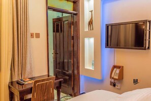 Decoración personalizada, muebles diferentes y escritorio 