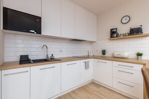 Fridge, stovetop, coffee/tea maker, cookware/dishes/utensils