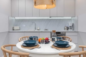 Frigorífic, forn, placa de cuina i rentaplats 