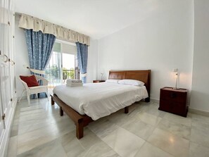 3 habitaciones, tabla de planchar con plancha, wifi y ropa de cama 