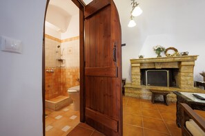 أحواض استحمام، مجففات شعر، مناشف، صابون